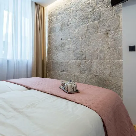 Central Rooms Split 4*