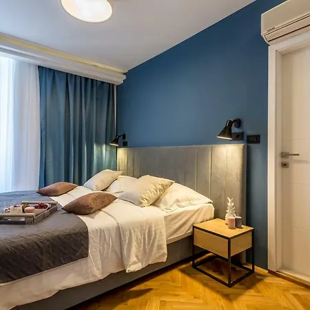 Central Rooms Split בית הארחה 4*