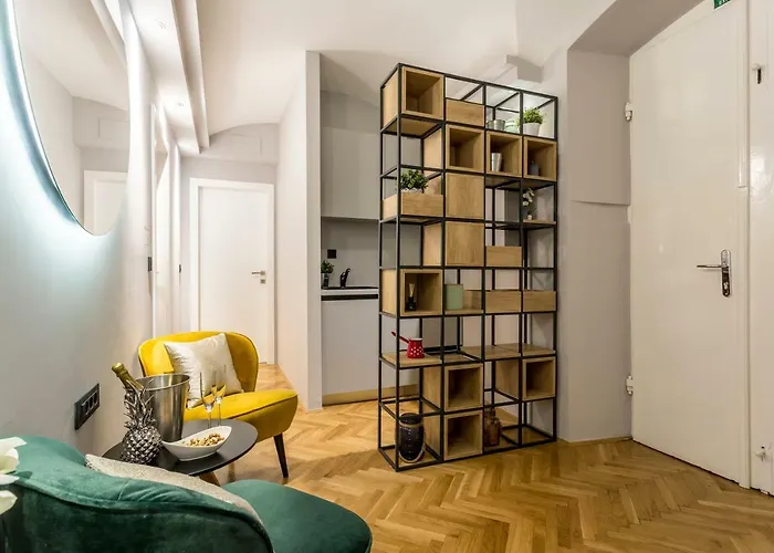 Central Rooms Split 4* Split