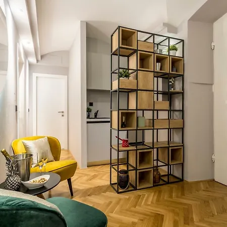 Central Rooms Split 4* Split