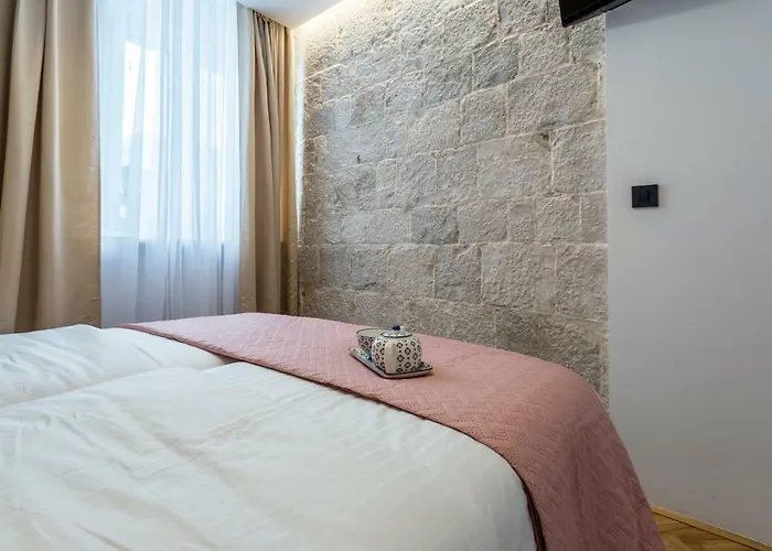 Central Rooms Split 4*